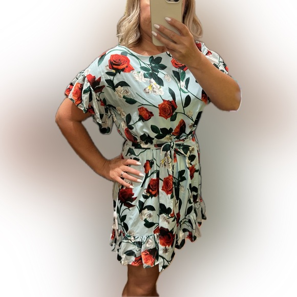 Alice + Olivia Ella Mae drop shoulder floral dress💥